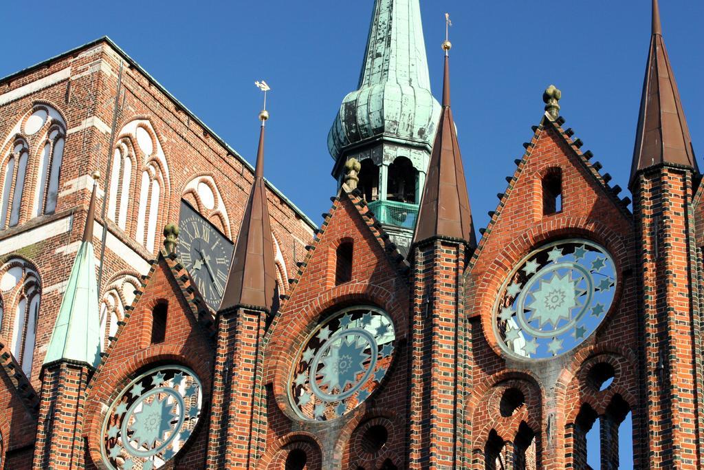 Pension Altstadt Moench In Top Lage Preis Inclusive 5 Prozent Bettensteuer Und Fruehstueck Stralsund Buitenkant foto